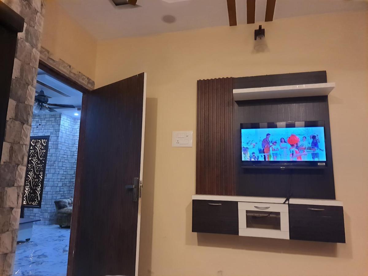 Divine Hotel & Banquet Hall Bhopal Bagian luar foto